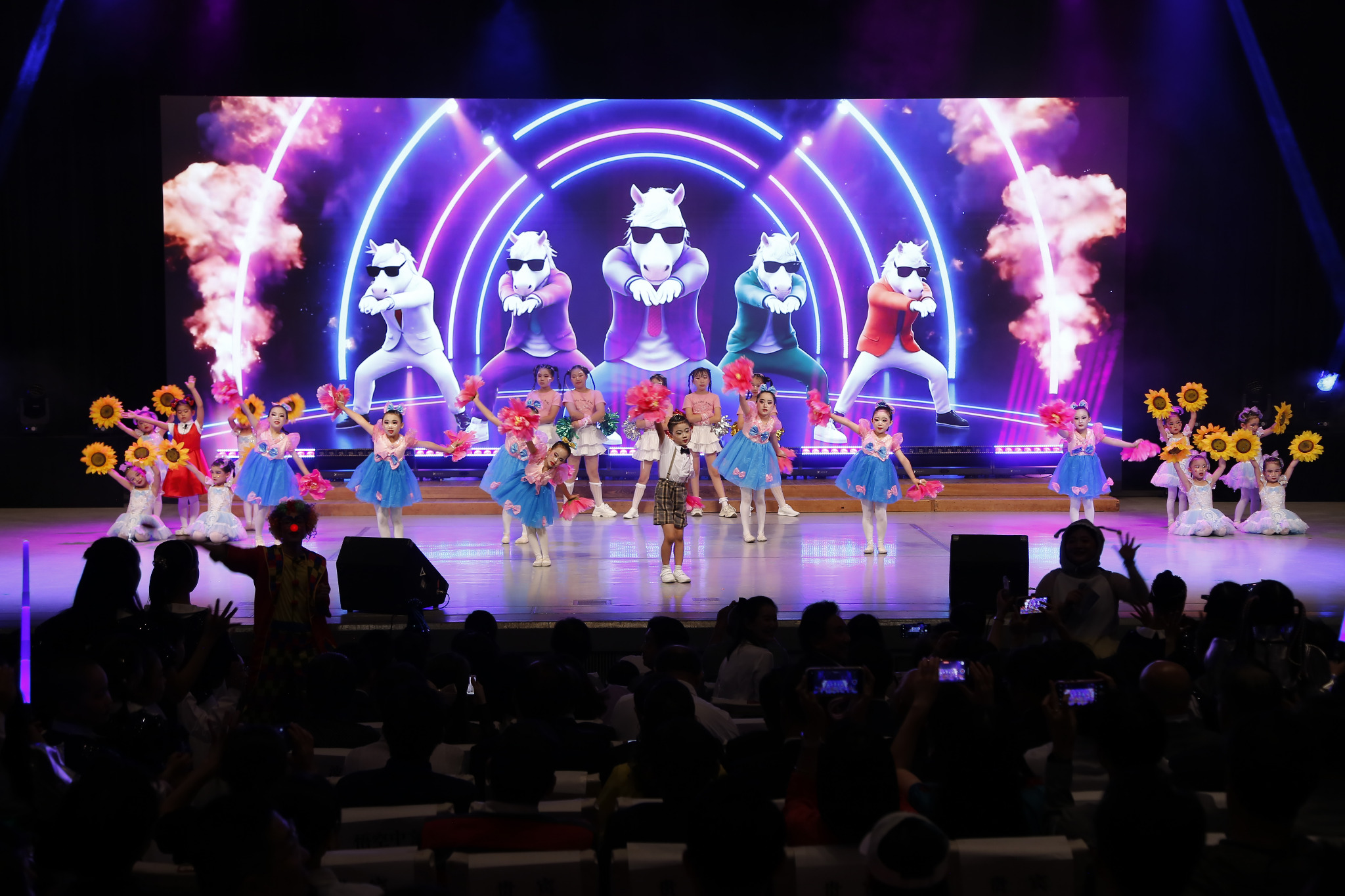 六一こどもの日文芸公演 キッズダンス ステージ全景